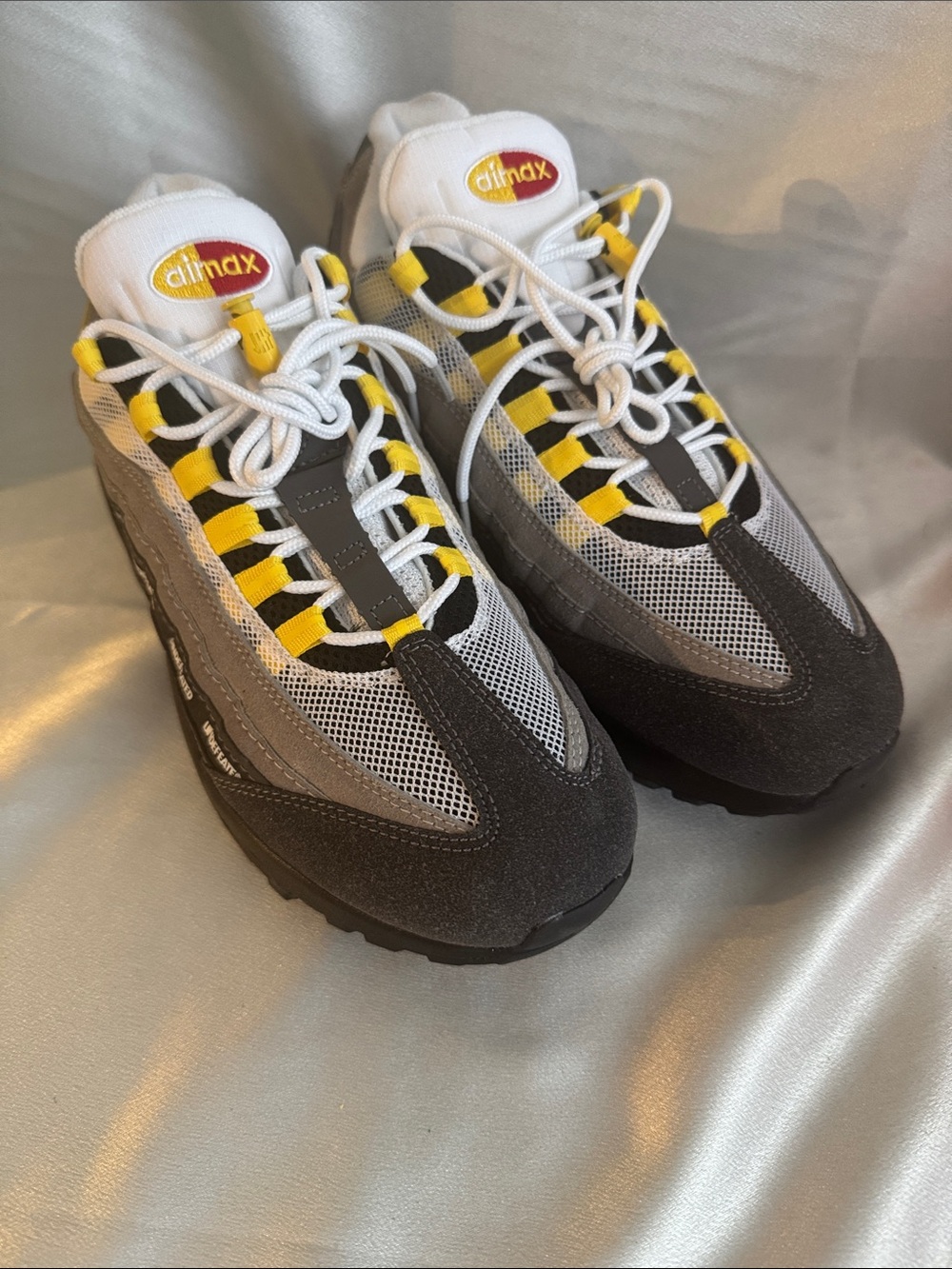 New!🔥Rare’ Undefeated x Nike Air Max 95 'Opti Yellow' showcases vibrant yellow!🔥 - Picture 4 of 12